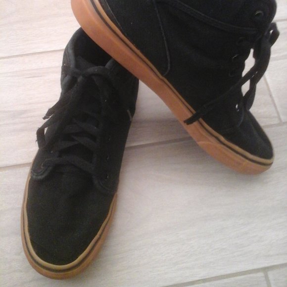 Fila Black Canvas Lace Up  Sneakers Size 7.5M Make Offer - Picture 1 of 8